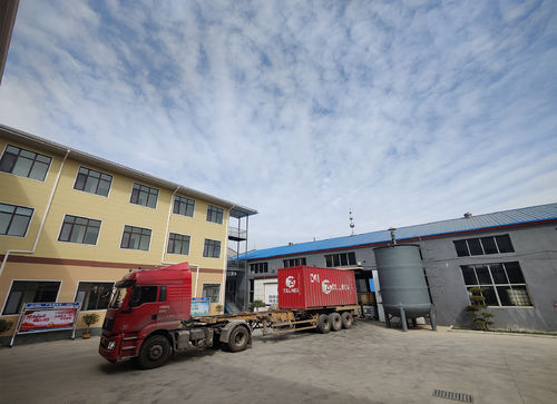 ultime notizie aziendali su Flexitank è una borsa ermetica/vescica sigillate, pieghevoli e flessibili che è farcita in un 20' contenitore di DV e conta su un 20' pareti e pavimentazione del contenitore del asciutto-furgone, per contenere la borsa liquida in serie del carico. La dimensione/volume dei flexitank può variare fra 16,000-24,000 litri.