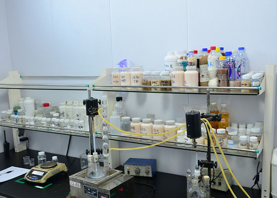 Paraffina completamente raffinata agente impermeabilizzante emulsione bianca non irritante utilizzando emulsione di cera